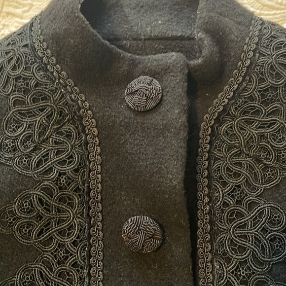 Vintage wool short jacket in size medium - Picture 4 of 9